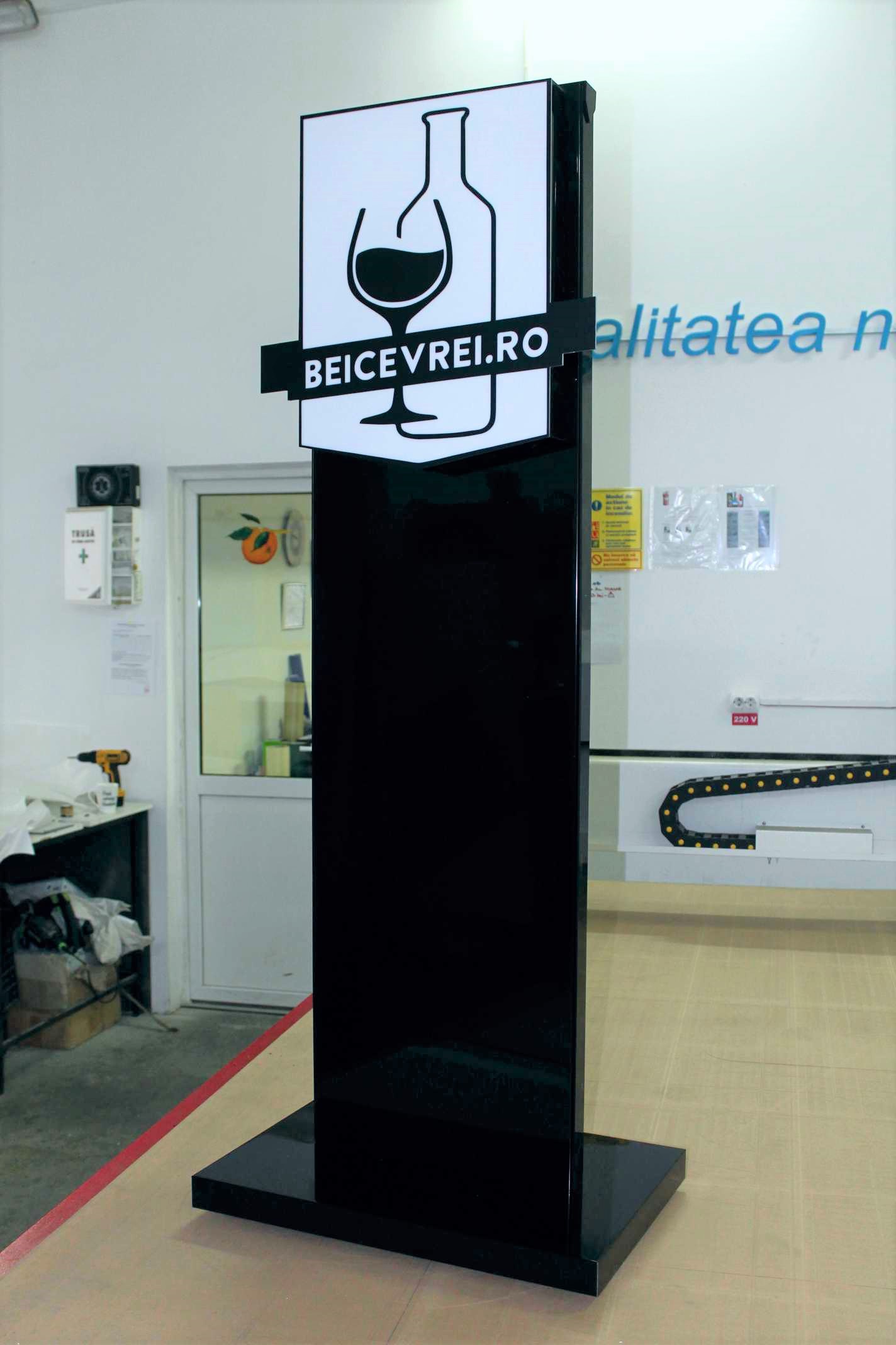 Totem publicitar indoor BEI-CE-VREI